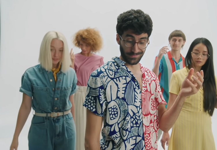 Samsung enlists dancing penguins for catchy manifesto 'I'm open to that'